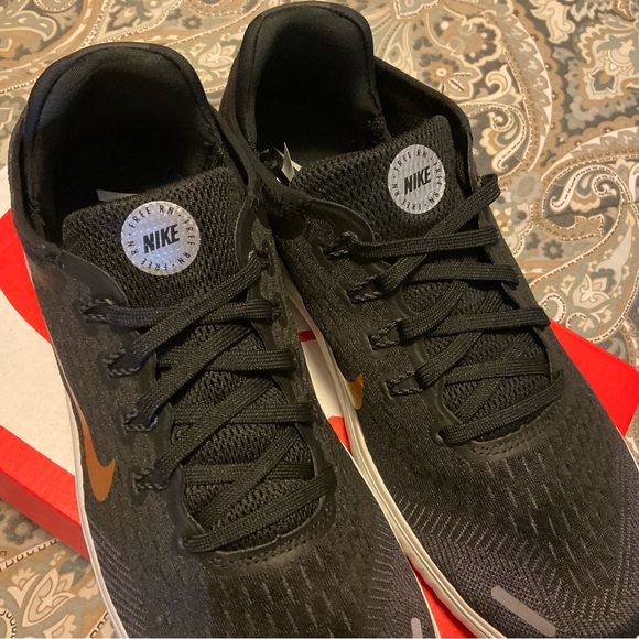 NWT Nike Free RN 2018 Black Metallic Gold Running Shoes Women’s Sz 8.5 - Picture 10 of 13